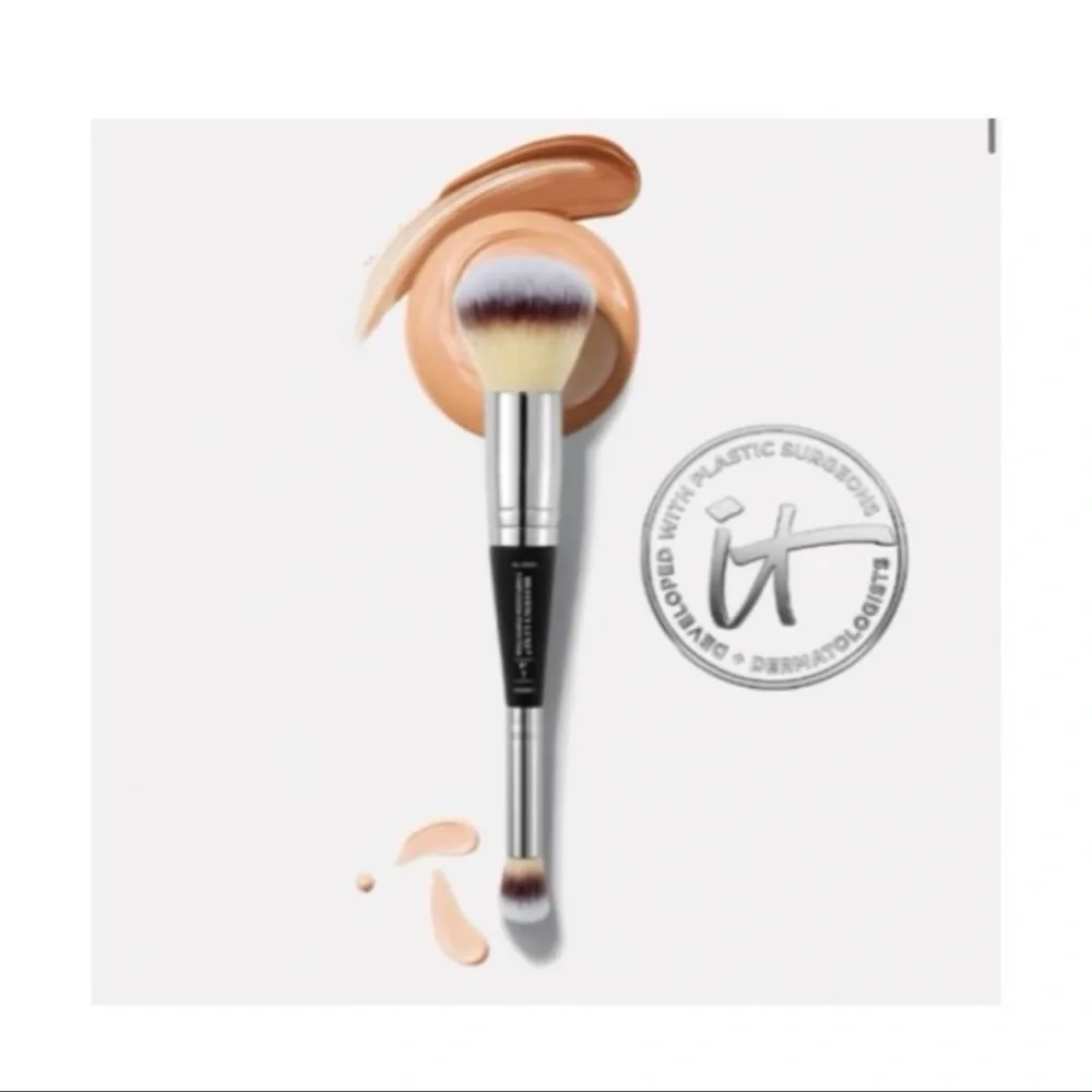 IT #7 Heavenly Luxe Complexion Perfection Brush